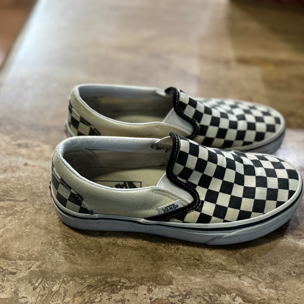 Vans - Picture 2 of 4